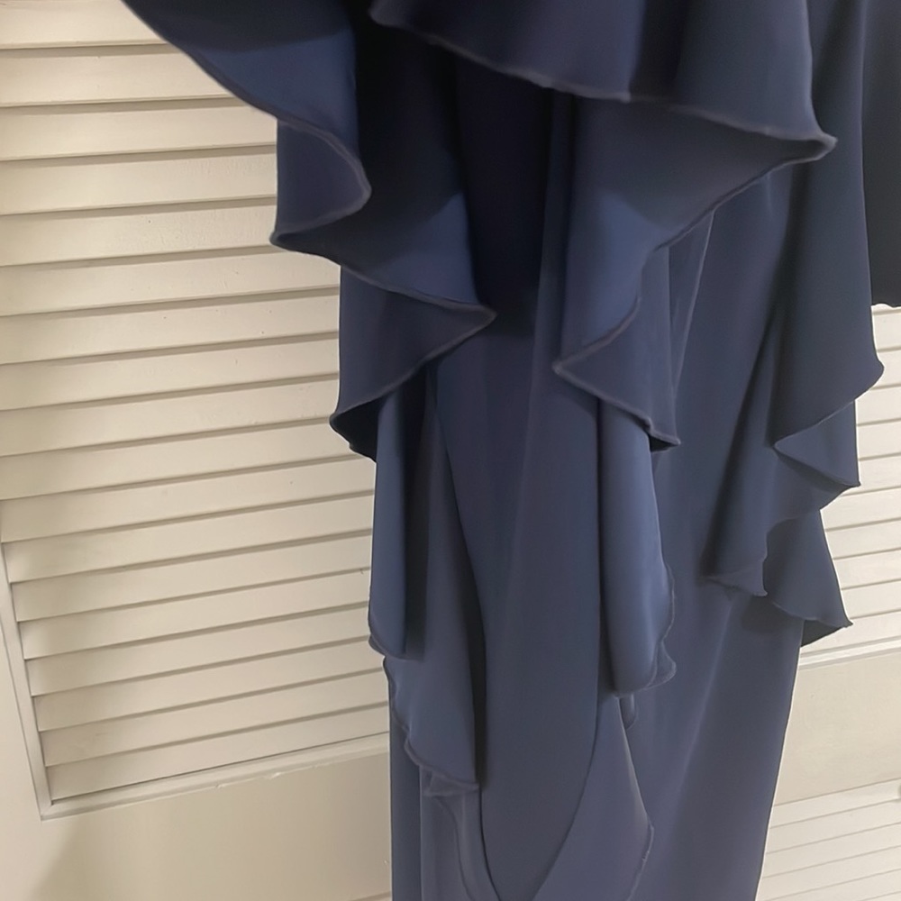 Dress - Picture 4 of 9